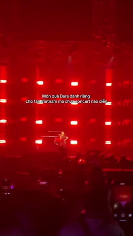 Món quà Dara dành riêng  cho fan Vietnam mà chưa concert nào diễn #2ne1 #hochiminh #vietnam 