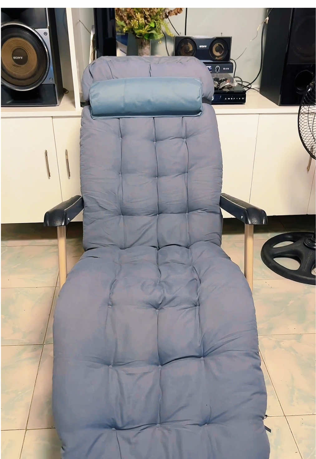 Experience ultimate comfort with this Reclining Chair & Foldable Bed—designed for relaxation anytime, anywhere! With an adjustable angle perfect for napping and a supportive backrest, this multi-functional piece is your go-to for rest and rejuvenation. Whether you're at home, in the office, or outdoors, unwind in style and convenience. Click the yellow basket below before it runs out! #recliningchair #chair #affordable #trending #relaxingvideos 