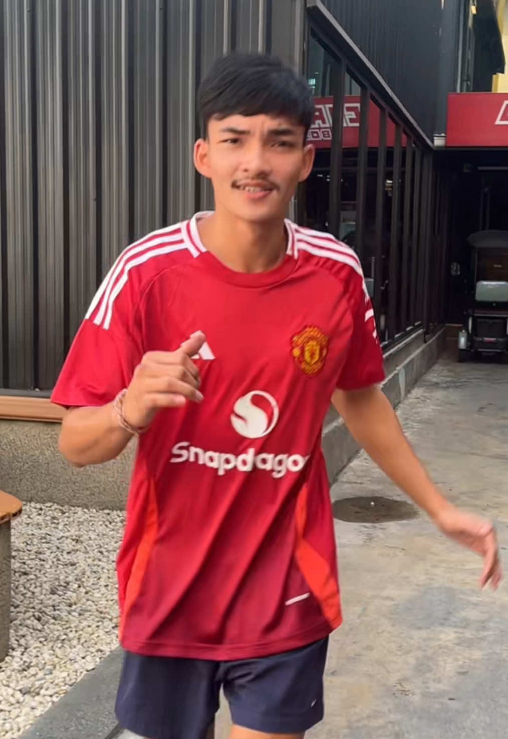 นักมวยที่เตะบอลได้นิดหน่อย🤪#ชาไทย🧋🥊 #บางเเสนไฟท์คลับ🥊 