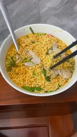 Chán còn đời này quá..suốt ngày ăn mì tôn thế này #cuongthanthien #congnhanngheo 