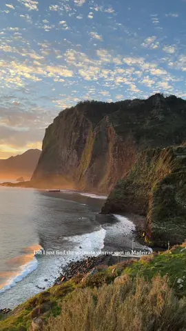 Madeira sunrises just hit different 🌅 #visitmadeira #madeira #madeiraisland #sunrise #sunriseview #madeiraportugal #beautifulview #beautifulplaces #beautifulplacestotravel 
