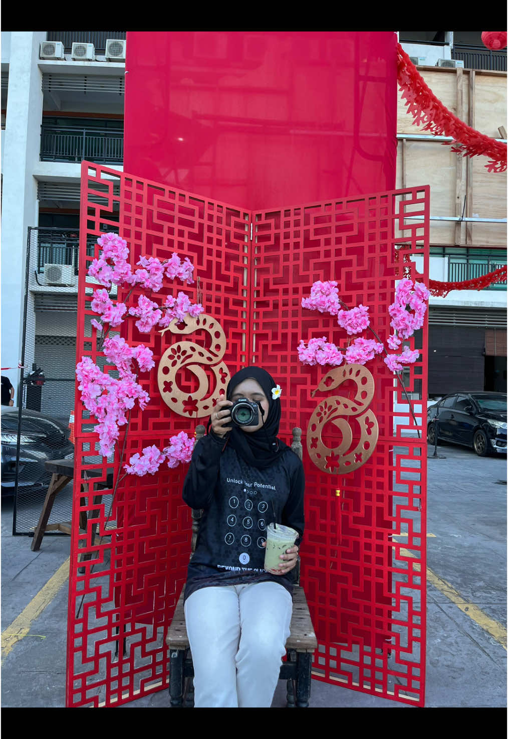 hi , can i take your picture ? 🤩  #fyp #4u #photographer #kmkt #moonlitmarket by @Kotak Seni 🫶🏻