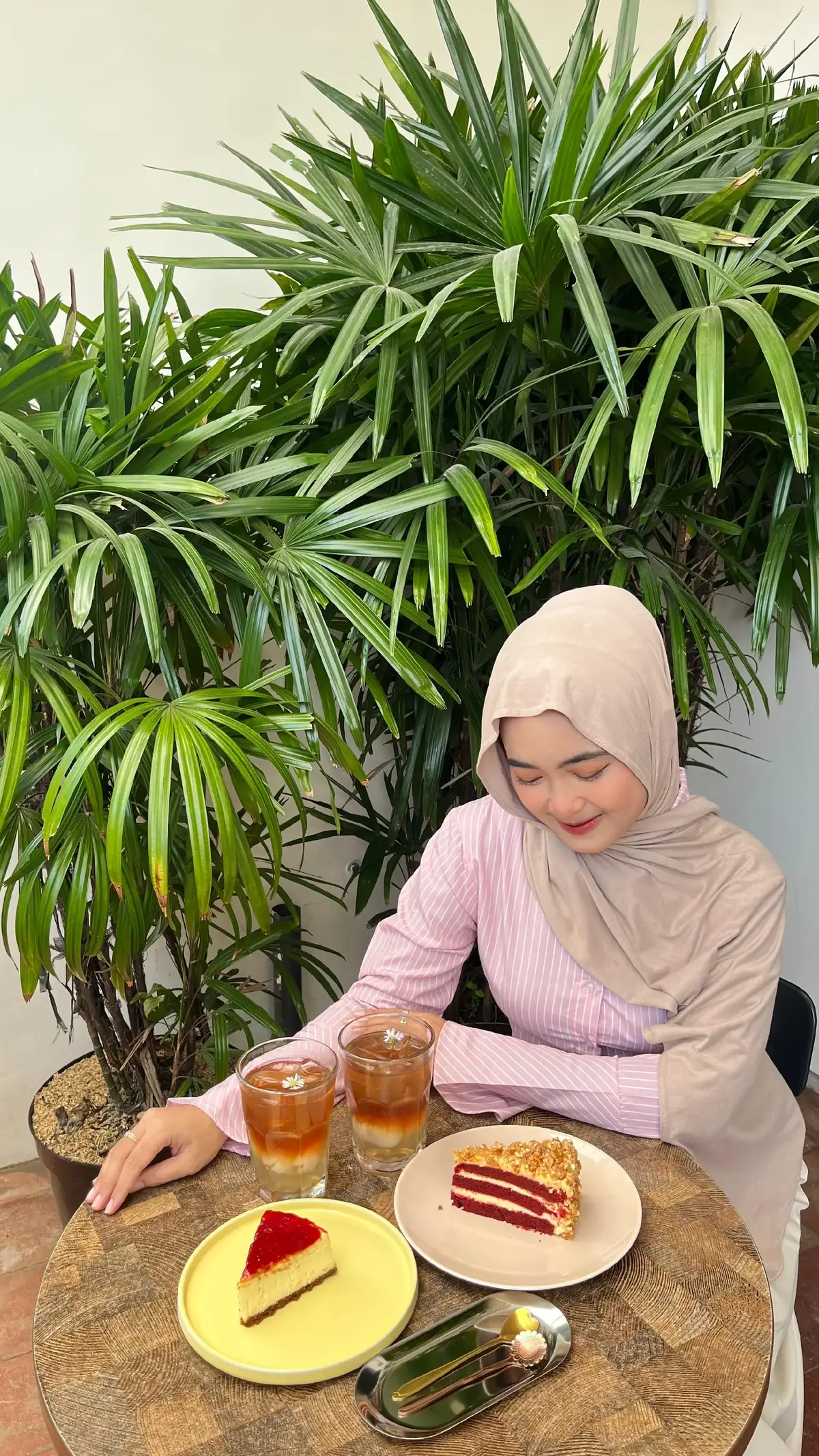 📍Kediri #fyp #oufitoftheday #coffeeshop #OOTD  #thebakery 