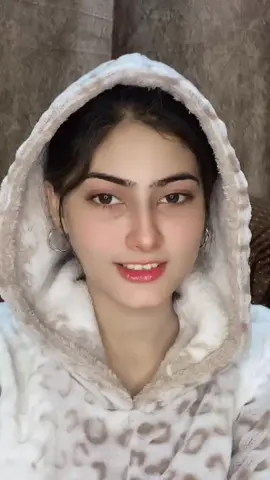 kubri kasi lag rhi hen 🤣♥️#Queenstar #unfrezzmyaccount 