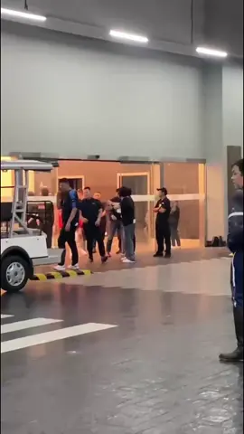 Takbo takbo #bini #biniverseworldtour #aiah #mikha #colet #maloi #jhoanna #stacey #sheena #gwen 