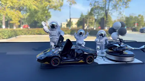 Bộ phi hành gia mix màu sang trọng trên taplo xe hơi của bạn, hương thơm lan tỏa từ tinh dầu, cảm giác thư giãn là của bạn #trangtríxehơi