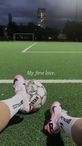 Sometimes I really miss it  #fyp #dc #trends #footballtiktok #fouryou #sport #loveyou #hobby #missyou #passion #ball #match #dlaciebie #girl #game #footballgirl #womenfootball 