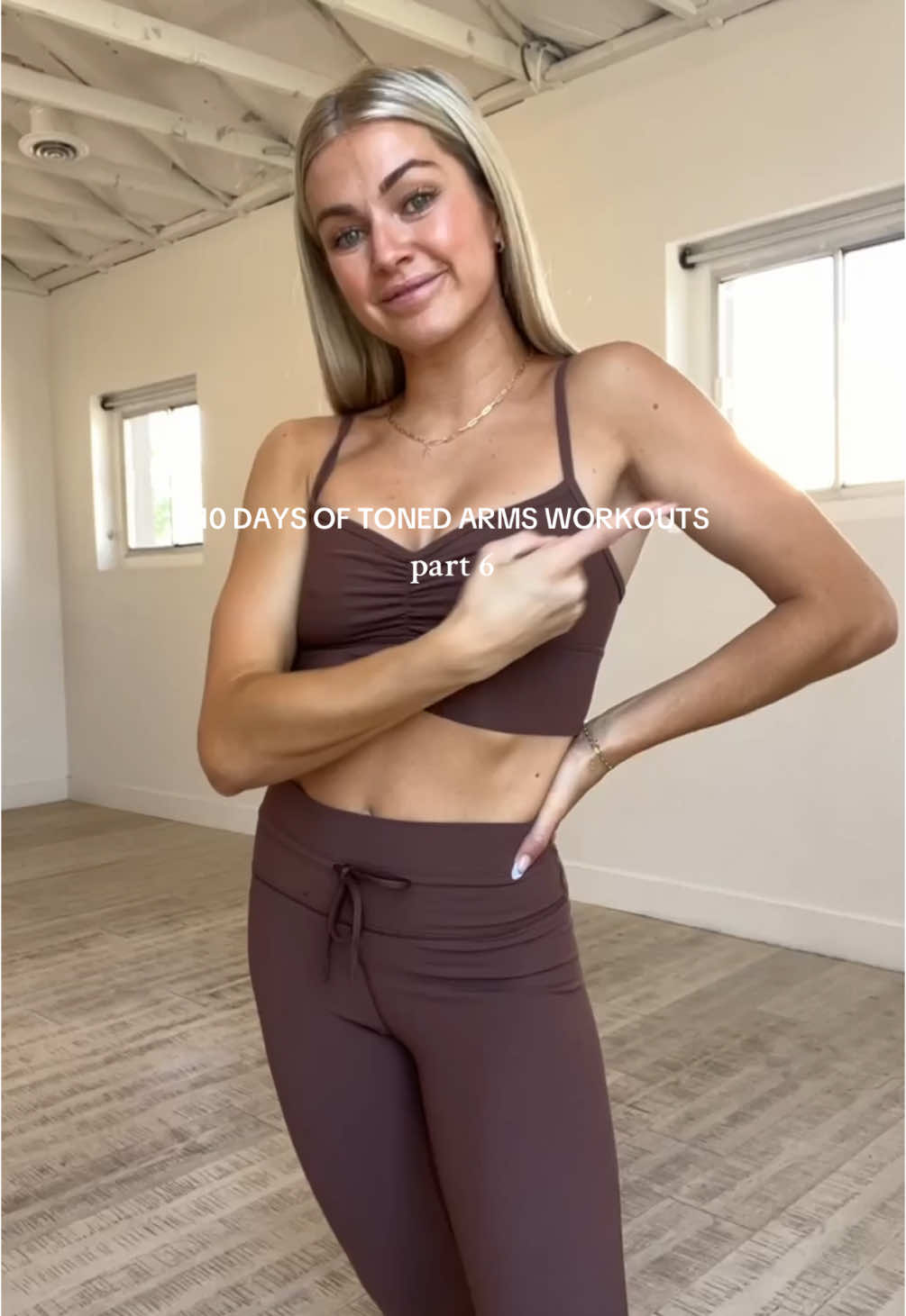 Add bangles or light dumbbells to spice up this quick arm workout #triceps #tricepsworkout #tricepsexercise #armworkout #armsworkout #armsday #tonedarms #athomeworkout #workout #workoutplan #workoutsforwomen #upperbodyworkoutforwomen #upperbodyworkouts #workoutroutine #underarms 