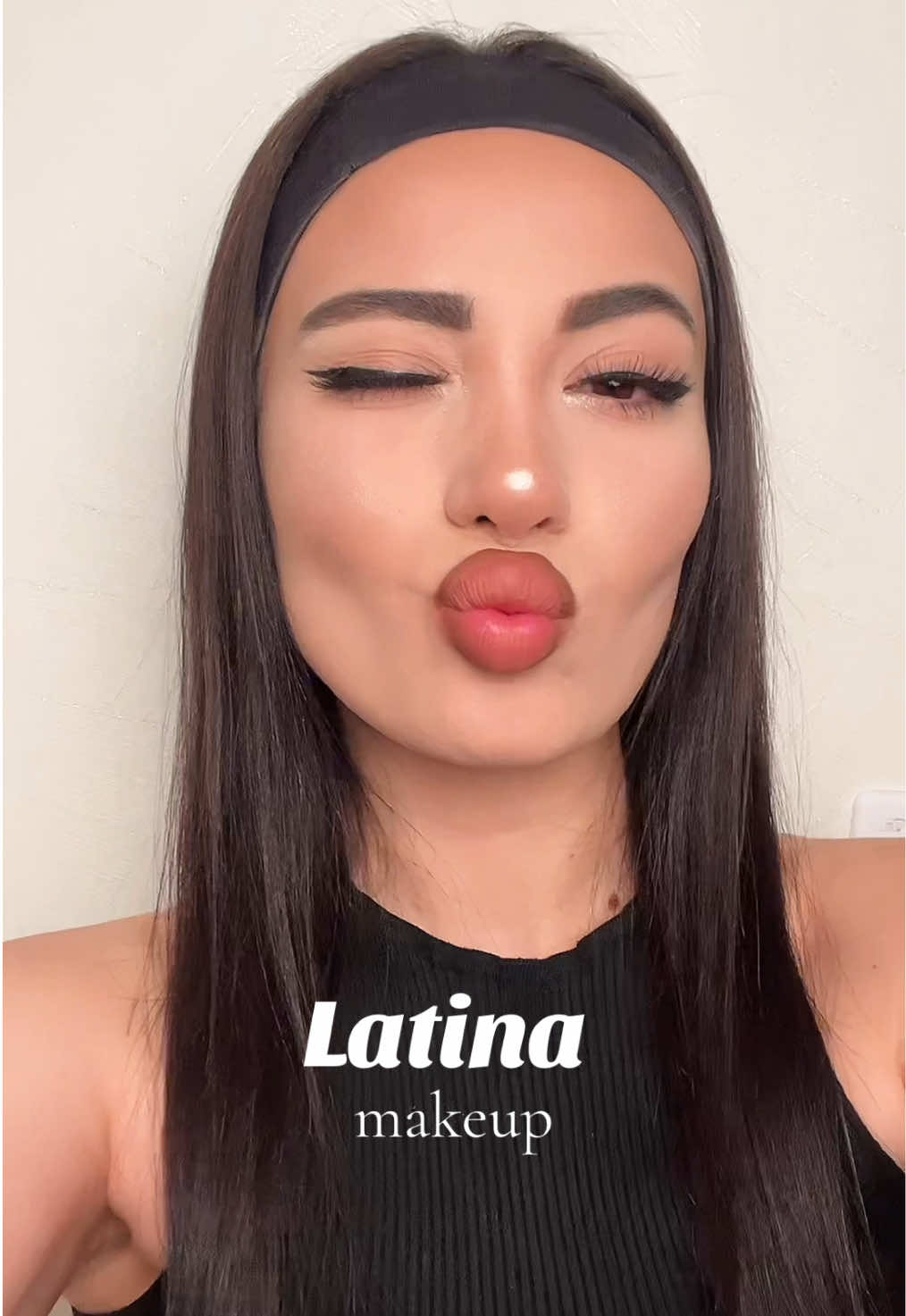 Trende yetişdim mi?🫠🖤 #latinamakeup 