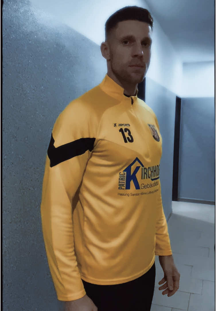 Das war mein erster Auftrag als neue Marke. Danke an mein Team💛🖤 #startup #fyp #hannover #sportstiktok #viral_video #fussball #clothingbrand #business #sportswear #foryoupage❤️❤️ 