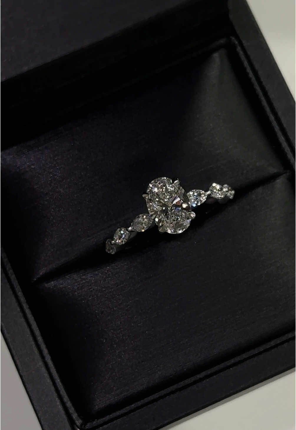 🎬 Goregous engagement ring we recently created for our client featuring a sparkly oval diamond set on a marquise band ✨ #uniqueengagementrings #marquise #diamonds #engagementring #fairytale #movie #hollywood #goals #jewellerydesign #ovalring 
