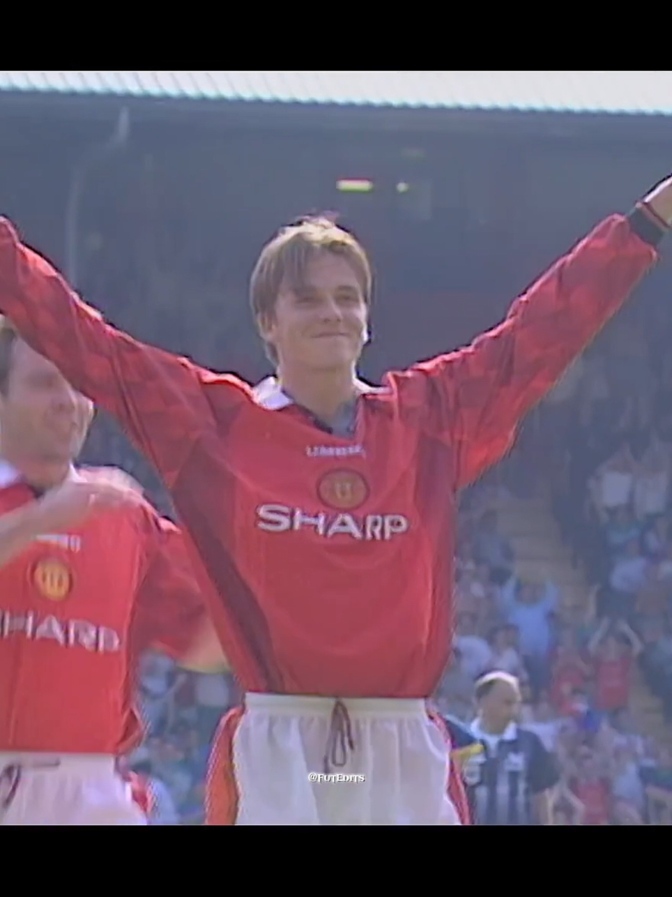 David Beckham...🤯🏴󠁧󠁢󠁥󠁮󠁧󠁿⚽️👑 #beckham #football #viral #skills #falta 