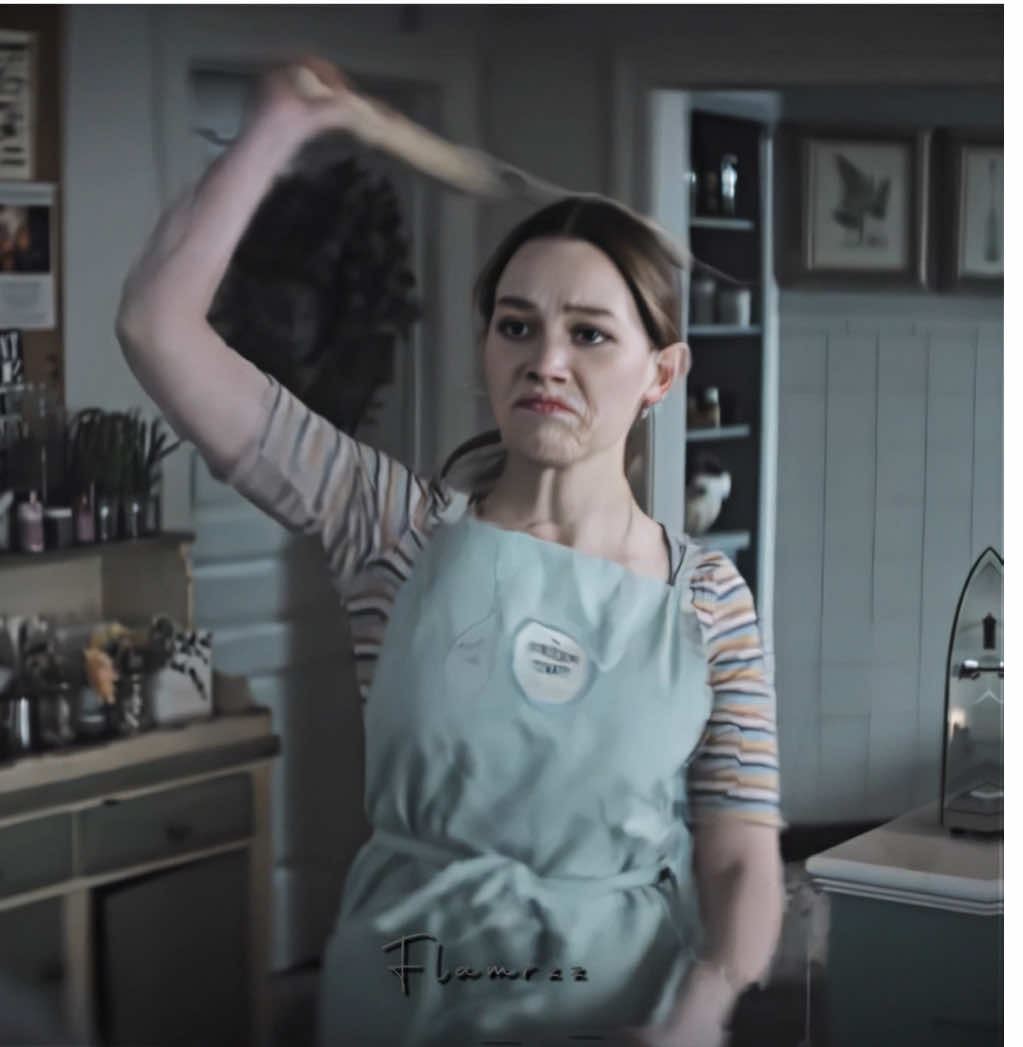 Joe really didn’t like crazy Love | #you #lovequinn #joegoldberg #victoriapedretti creds to @Professorn for the edit idea!