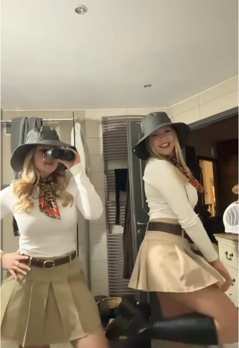 @Cam 🎀 #carnaval2025 #fyp #foryoupage #bff #safari #besties #outfit #costumeideas 