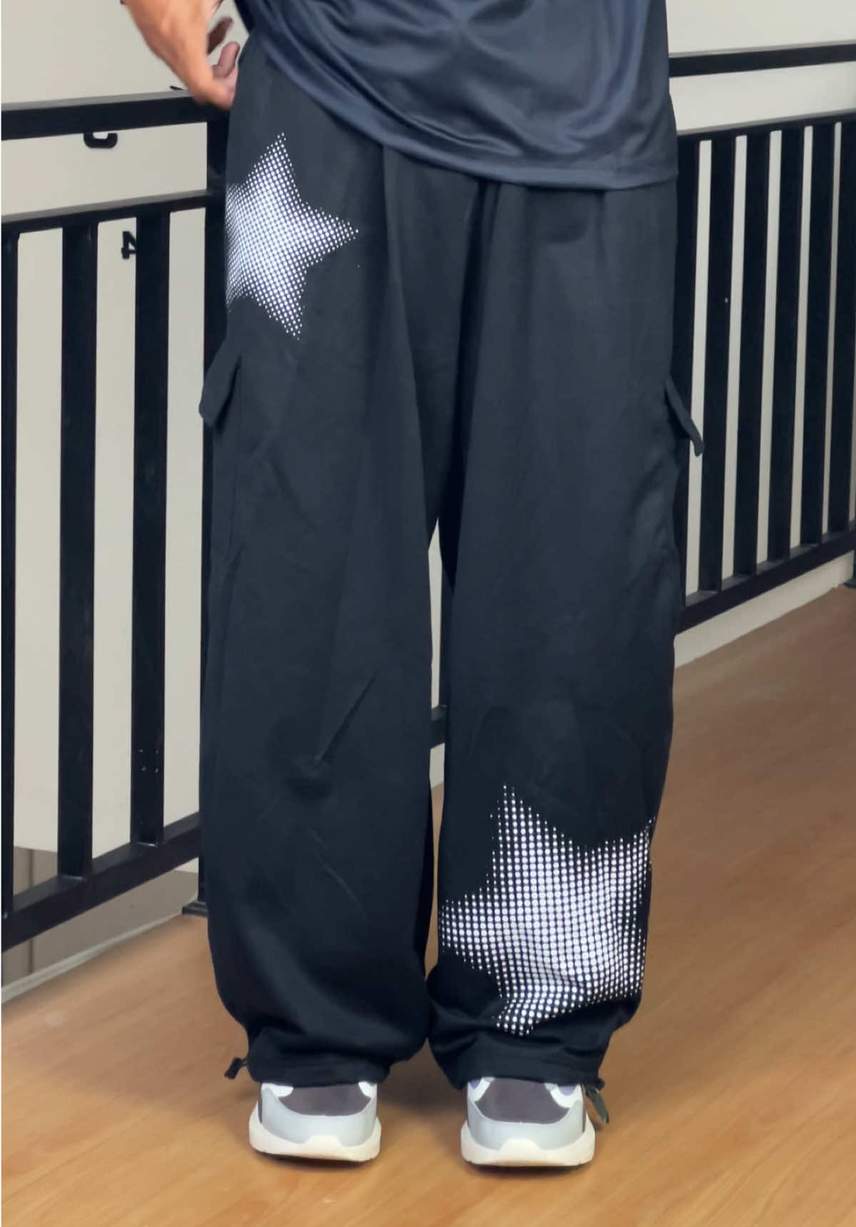 Asli baggynya real cuy bahan fleece yang bikin nyaman pas dipakai seharian #fyp #celanagombrong 