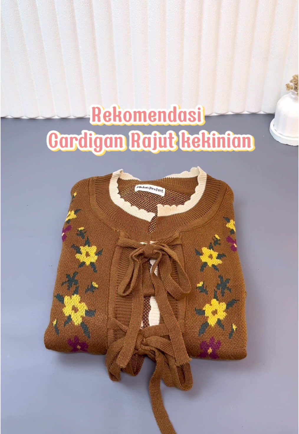 Outer Rajut kekinian dengan pita pita yang gemesin. Yuk di checkout gaes mumpung stoknya masih ada. #cardiganrajut #outerrajut #cardiganpita #cardigankoreanstyle #knitwear #knitwearoutfit #knitwearpita #promoramadhan #bajulebaran 