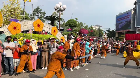 Ngã 6 #cộbàbìnhdương #múahẩubìnhdương #múahẩungườihoa #phướcanmiếu #ngườihoaphúckiến #tết2025 