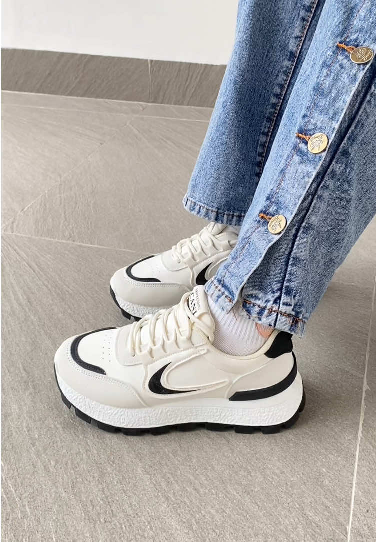 White shoes, the best choice #canikorea #cani #sneakers #fyp #sneakersaddict #moka 