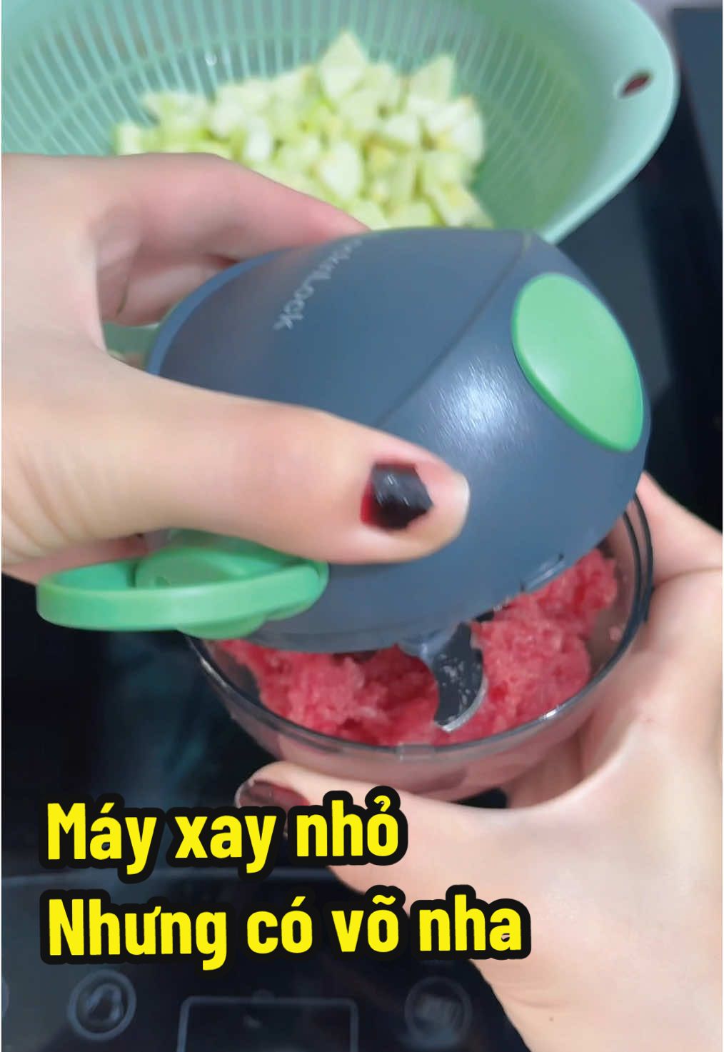 Máy xay cầm tay tiện lợi, thích hợp cho việc nấu ăn cho con với lượng thức ăn nhỏ, xay hành tỏi thịt vẫn okla nha#mayxaydanang #mayxaymini #mayxayminicamtay #mayxaytoiot #andamcungcon #xuhuong 