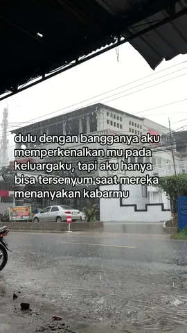 dan aku sekarang tersenyum bisa melihatmu bahagia dengan orang barumu.#galaubrutal #gamonbrutal #ruanggalau🥀 #xyzbca #fyp #fypage 