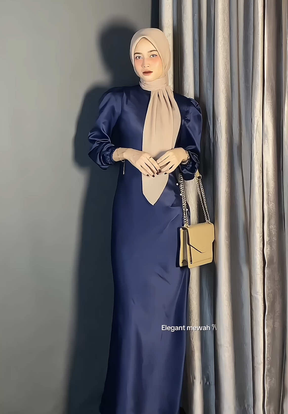 Elora dress, di warna navy yaa🫶🏻 #dresskondangan #dresslebaran #dressmurah #dresssatin #outfitideas 