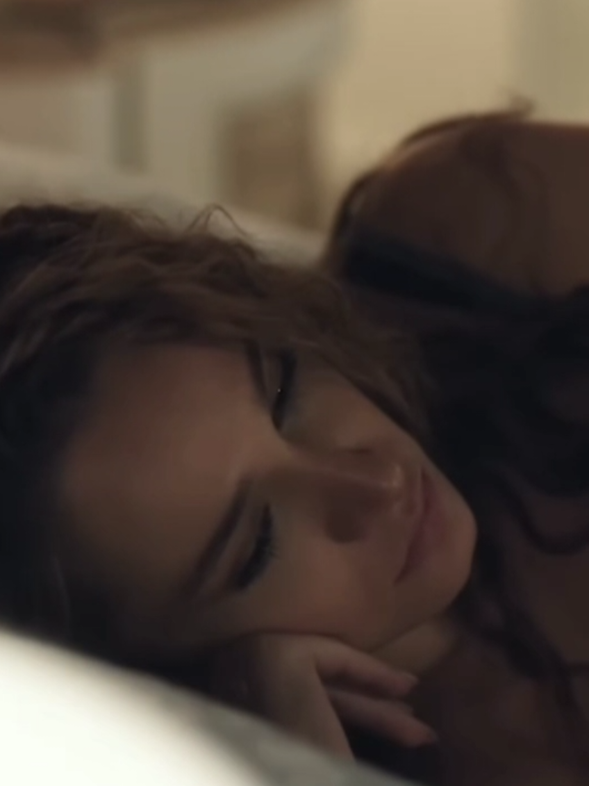 when a woman falls in love she dreams #foryouu #miraydaner #zeynepkarasu #turkishdrama #denizcanaktas #halilibrahimkarasu #hudutsuzsevdaedit #woman 