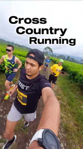 Cross country running atau lari lintas alam adalah olahraga lari jarak jauh yang dilakukan di alam terbuka. Lari lintas alam bisa dijalankan secara individu atau berkelompok.  Ciri khas  Medan yang dilalui bisa berupa bukit, hutan, tanah, rumput, sungai, lumpur, bebatuan, dan lainnya Biasanya diadakan di luar ruangan Bisa berupa lomba antar-siswa, nasional, internasional, atau amatir Teknik dan pelatihan  Teknik yang digunakan sama dengan lari jarak menengah dan jauh Latihan cross country merupakan jenis latihan daya tahan aerobik Pelatihan cross country berfokus pada membangun kekuatan dan kecepatan #Tips #Manfaat #quotes #escape #runnersoftiktok #Running #runhappy #run 
