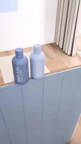 Click’n Tile is perfect for a photo shoot—easy to swap out and with no artificial lighting.  📷 SannaLange.dk #photography #photoshoot #photographer #behindthescenes #artificiallight #noartificiallighting 