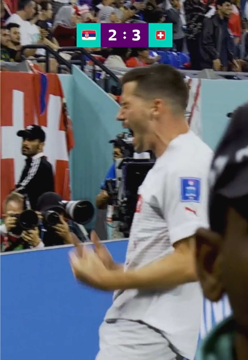 Back and forth action... 🇷🇸🇨🇭 #FIFAWorldCup 