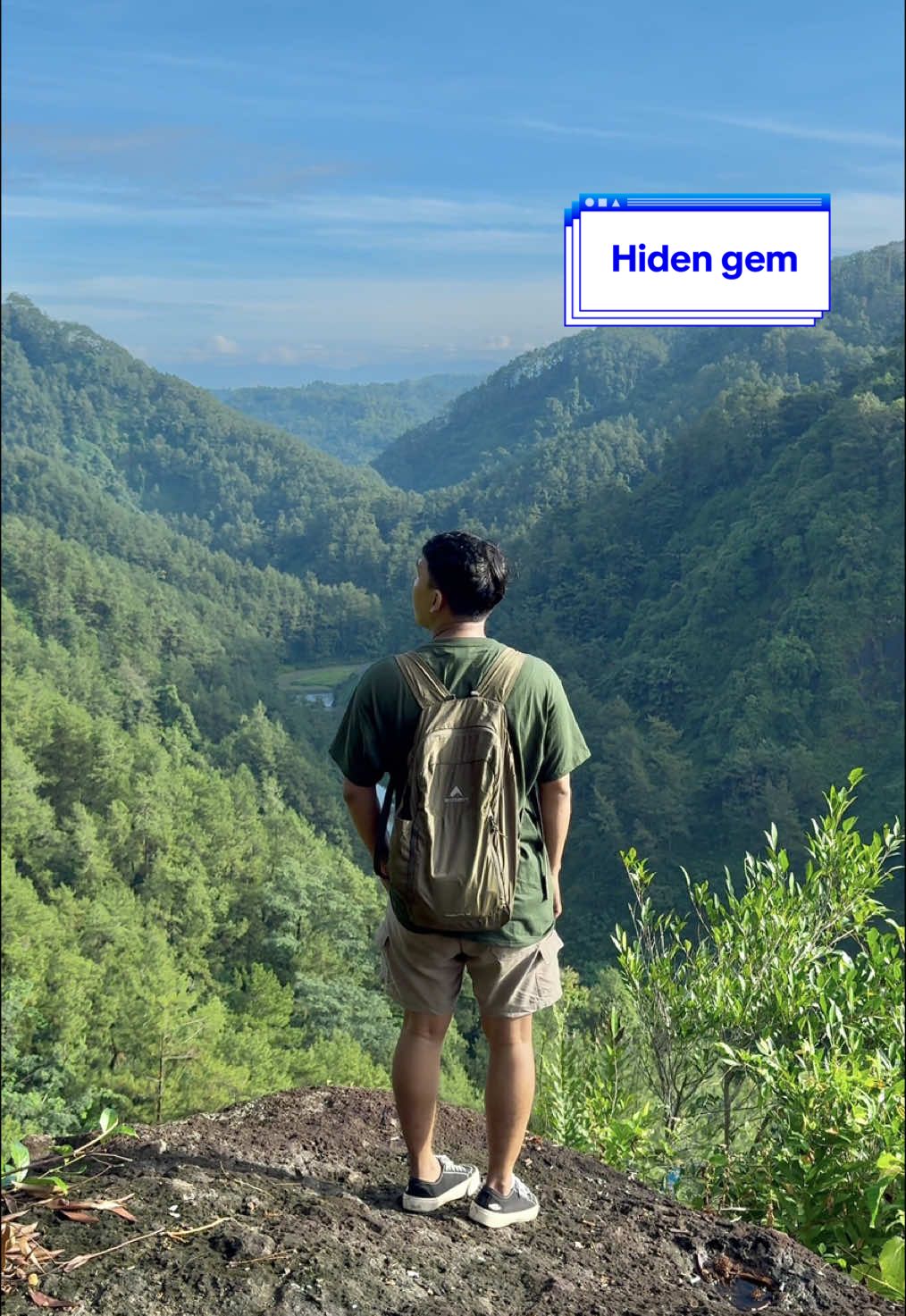 Ini ke 3 kalinya kesini masih di bikin kagum sama pemandangan nya yang indah bangett.,  Tapi pengin kesini lagi karena belum dapet full lautan awan nya ..ini bener” hiden gem banget sihh..harus tracking lewatin pekarangan dulu.,  Oh ya mau berbagi tips biar rambut kamu tetap on nihh .,kalo aku aktivitas di luar gini aku selalu pake @Kelaya Hair Treatment biar rambut tetapp onn seharian dan terlindungi dari paparan sinar matahari.. #kebumen #explorekebumen #fyp #viralvideo #wisata #nature #kelayahairtreatment #kelayahairtreatmentshampoo #ttpetualangnewbie #viral 