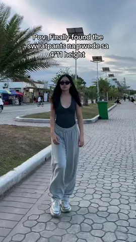Up to 5’6 na height to mi! #sweatpantseason #baggypants #loosepants #widelegpants #sweatpantsoutfit #sweatpantsfortallgirls #fyp 