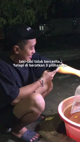 sungguh pilihan yang berat🗿 . #arwana #arwanasuperred #koi #koihudielong #mollyfish #ikanmolly #ikanhias 