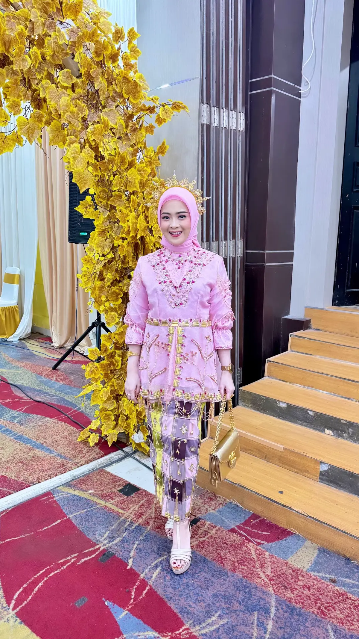 bridesmaid on duty🌷