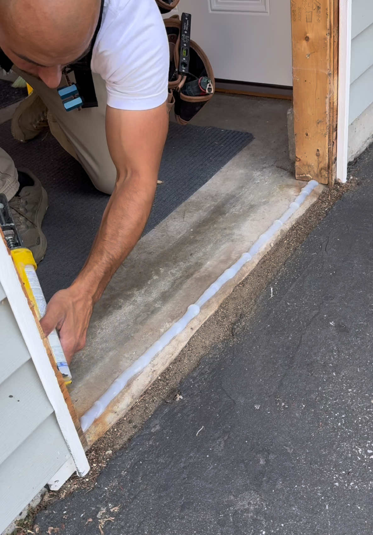 Replace exterior door? Not a problem!  #remodel #construction #homerenovation #woodworking #howto #tools #DIY #carpentry #construction #homeremodeling #hgtv #tooltips #constructiontips 