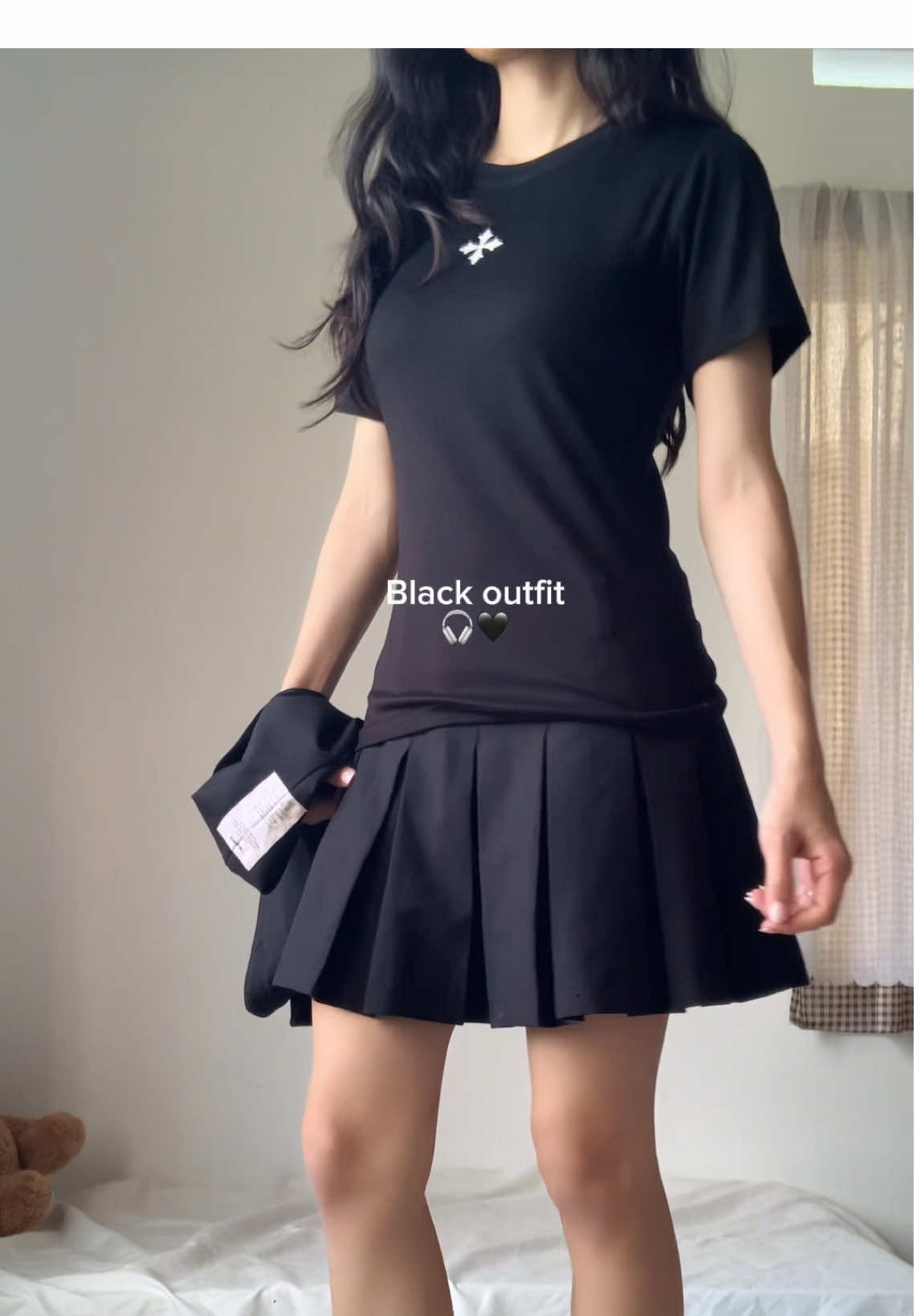 Black outfit 🎧🖤 #ninioutfit #outfitideas #outfitinspo #fyp 