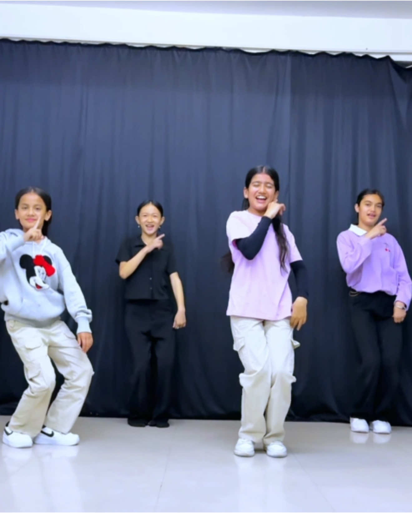 #foryou #goviral #dusmanchhadherai #hotbhayera #durgeshthapa78 #dance #tiktik #rohitbasnet #mrdancestudio @Rohit Basnet @ERaz MoGar @smriti ishanbogati @@anumashrestha @🪔🦚Grishma🦢🪷 @🖤🤍Krisha Rai Sunuwar🤍🖤love @prashnathami2 @jessicaparajuli8 