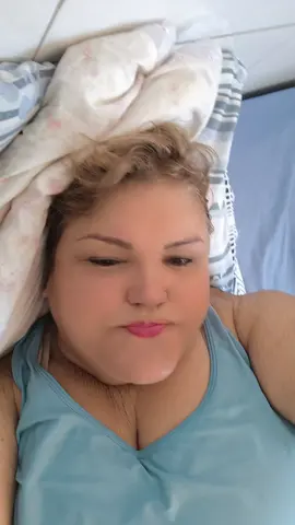 ola galeraaa preciso de no mínimo 300 seguidores pra eu poder fazer live. me seguem aí pessoal  por favor , bjs da Nilzinha