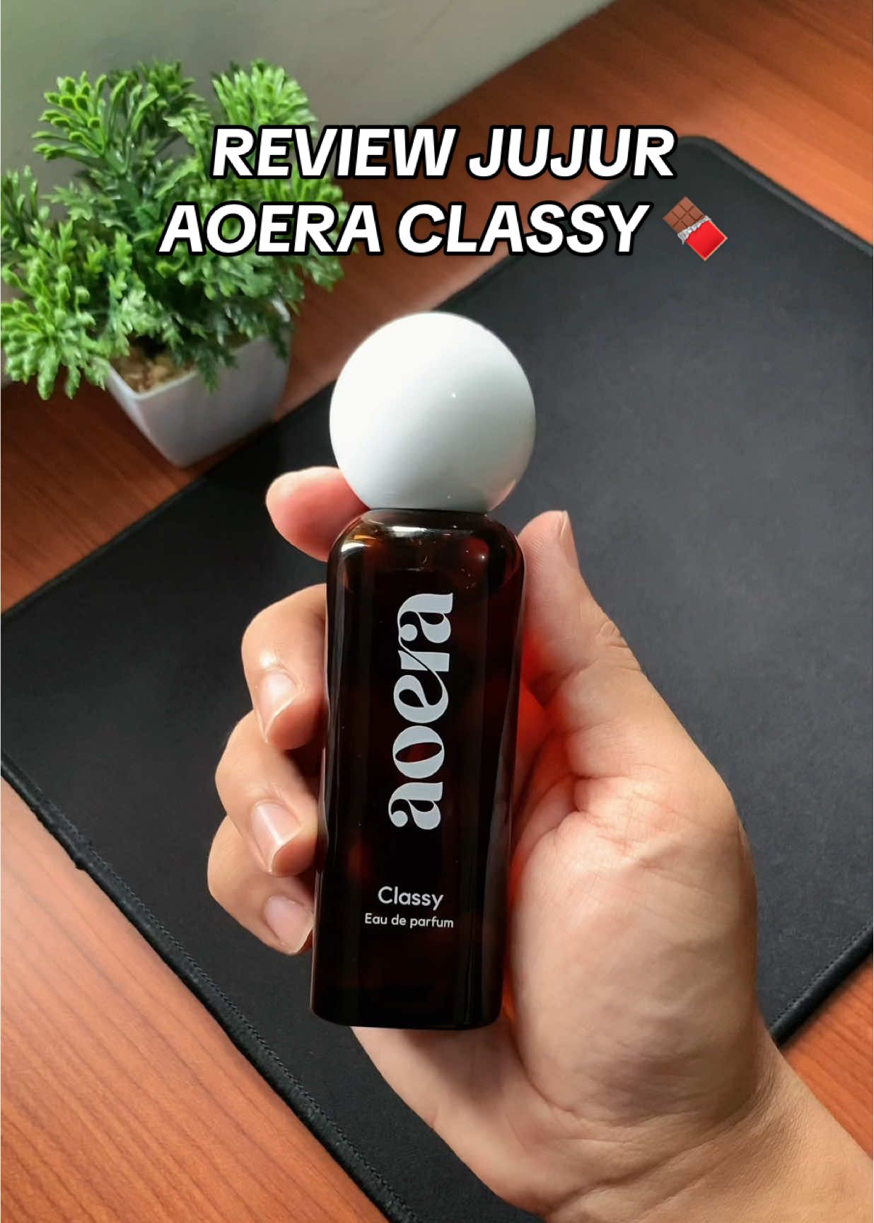 Review jujur Aoera Classy parfum yang anti mainstream dan cocok banget kalo dipake malam hari untuk acara pesta, dinner, atau kegiatan di dalam ruangan ber AC. Parfum ini kategori parfum Gourmand yang bitter-vanilla dan ada aroma coklat, almond, tapi ada spicy nya juga. Karakter yang menunjukkan independen dan percaya diri yang tinggi. Cobain dah 👊🏼