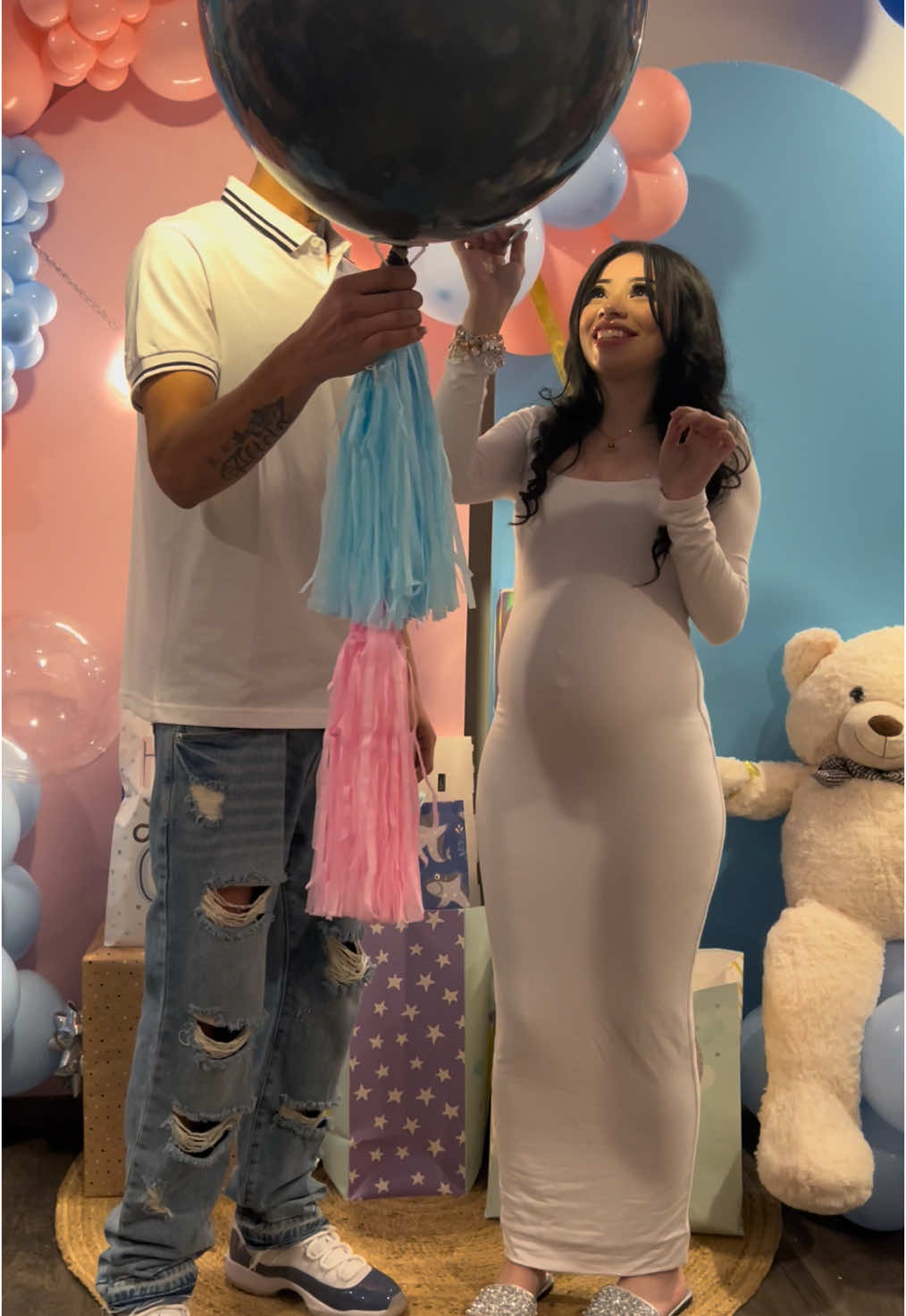 this video makes me so emotional 🥹 I can’t wait to meet my babyboy 🩵 words can’t explain how greatful I am for everyone who came to show their love and support on this special day for my boyfriend and I 😽 loved the energy all over the room 🥰✨  #genderreveal #babyboy #boymom #genderrevealparty #revelacion_de_genero💙💗 #revelaciondegenero #foryoupage #pregnancyannouncement 