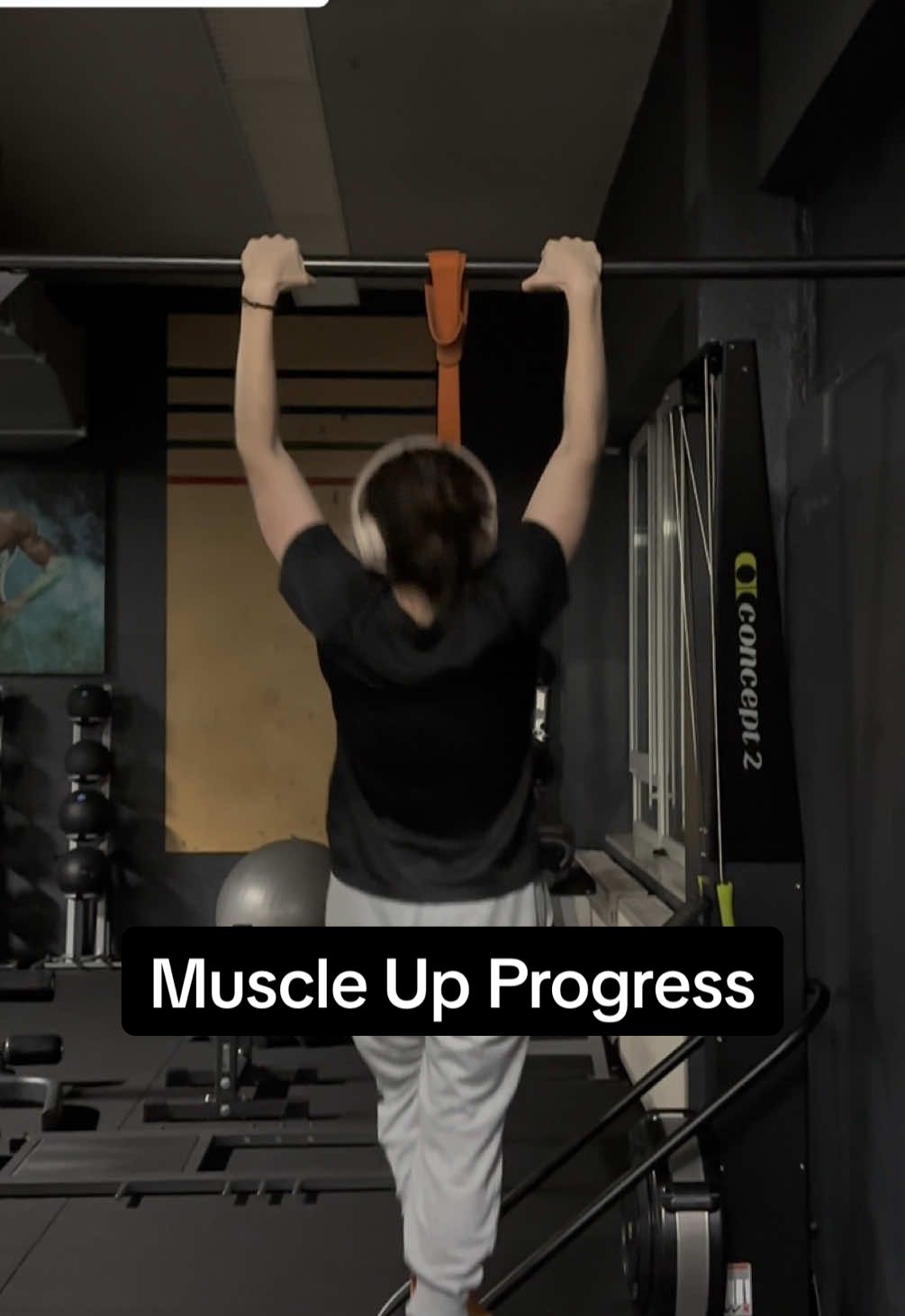 Antwort auf @Cybomuf first one was questionable🫣🫣 #bodyweight #pullupbar #muscleup #muscleupprogression #bodyweightexercises #calisthenics #calisthenicsgirls #beforeandafter 