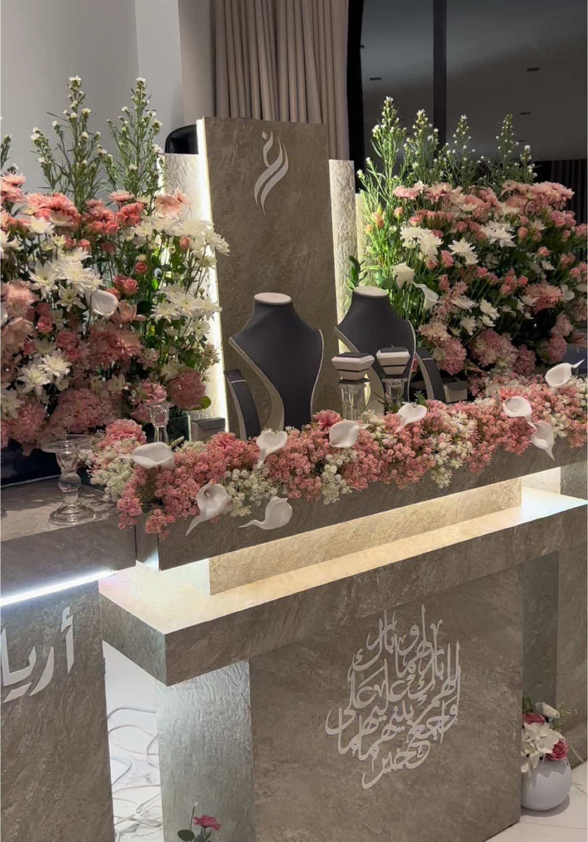 تنسيق دزة خالد & أريام ربي يتمم لهم حلو الأيام #تنسيقاتنا #شبكات #explore #شبكة_عروس #دزة #عقد_قران💍 #طاولات_شبكة #ملكة 
