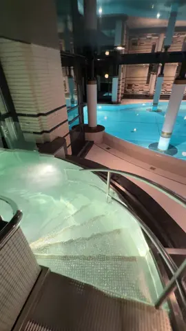 ✨ Outdoor Brine Spa – A Dreamy Escape in Interlaken ✨ Imagine soaking in warm, mineral-rich water while gazing at the majestic Swiss Alps. ❄️🏔️ At the Victoria-Jungfrau Grand Hotel & Spa, the Outdoor Brine Spa offers the ultimate relaxation—where the crisp mountain air meets the soothing embrace of heated saltwater. 🌊💆‍♂️ Whether it’s snowfall or sunshine, this spot is pure magic! ✨ A moment to unwind, recharge, and just breathe. 🧘‍♀️💙 Would you dip in here? 👇🔥 #VictoriaJungfrau #LuxurySpa #Interlaken #SwissGetaway #WellnessRetreat