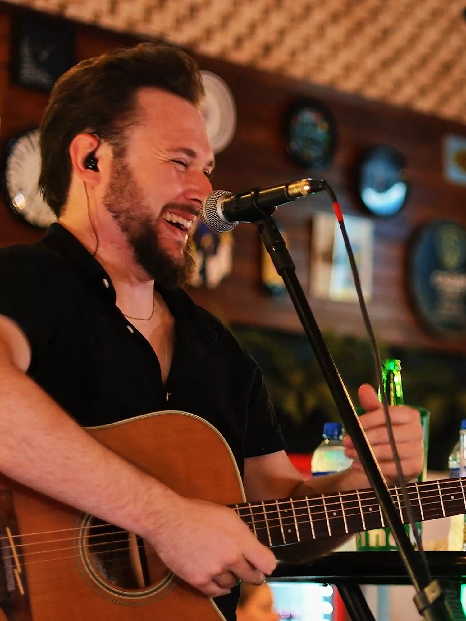 🔥 Saiu mais uma do nosso DVD Mesa de Bar! 🎶🍻 Se liga nesse trechinho e já comenta o que achou! Quem aí vai cantar junto? 👇 🎤 Cleber e Gabriel 📍 Disponível no YouTube! 🚀 #MesaDeBar #Sertanejo #SertanejoAoVivo #CleberEGabriel #MúsicaBoa #DVD #Modão #Resenha #Barzinho #CervejaGelada