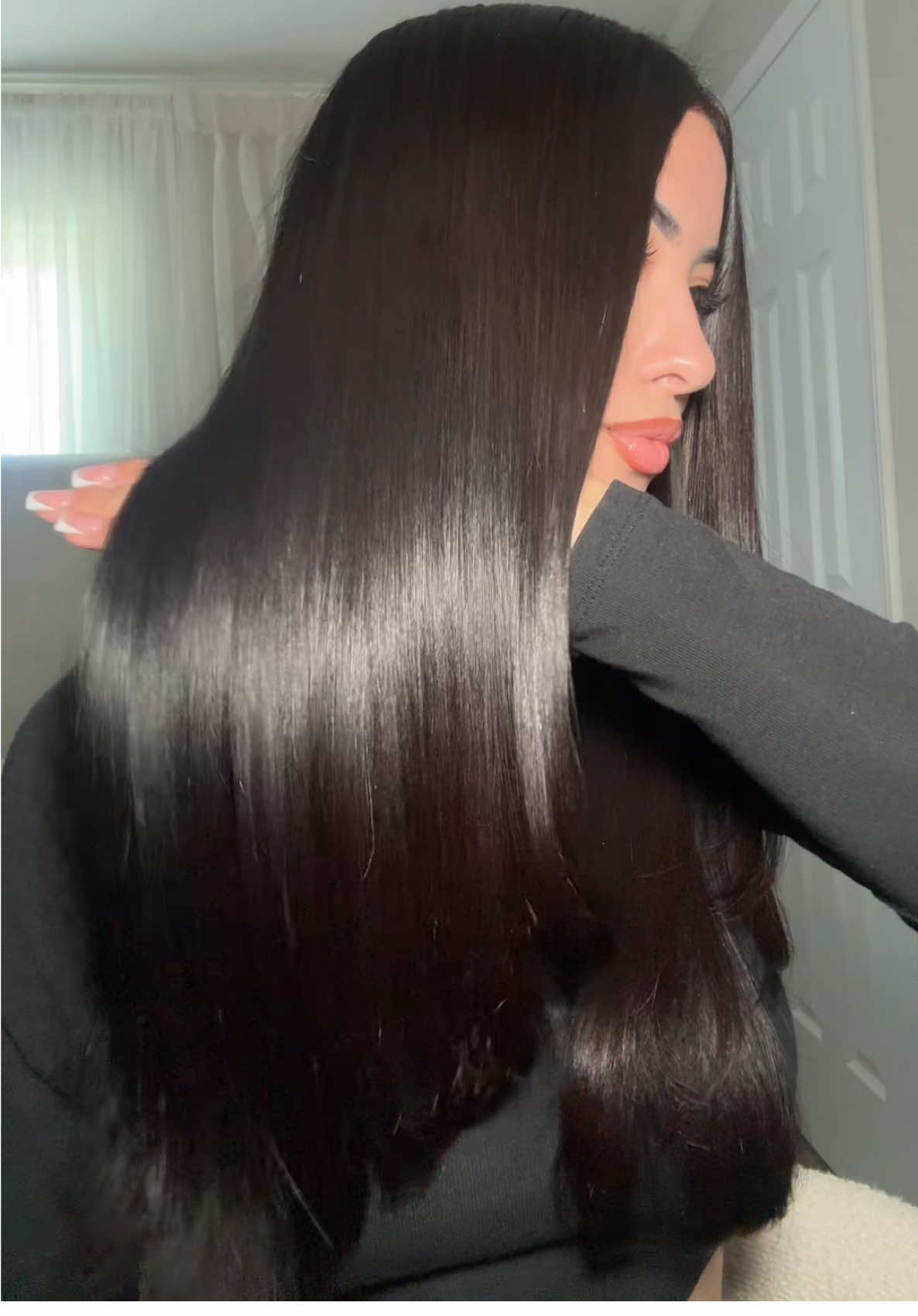 Styling my hair using @Color Wow Hair Dream Coat supernatural spray for the perfect shiny finish ✨🤍 #creatorsearchinsights #shinyhair #colorwowdreamcoat #colorwow #silkyhair #softhair #straighthair #hairtips #colorwowhair #hairtok #foryou #beautyhacks #hairhacks 