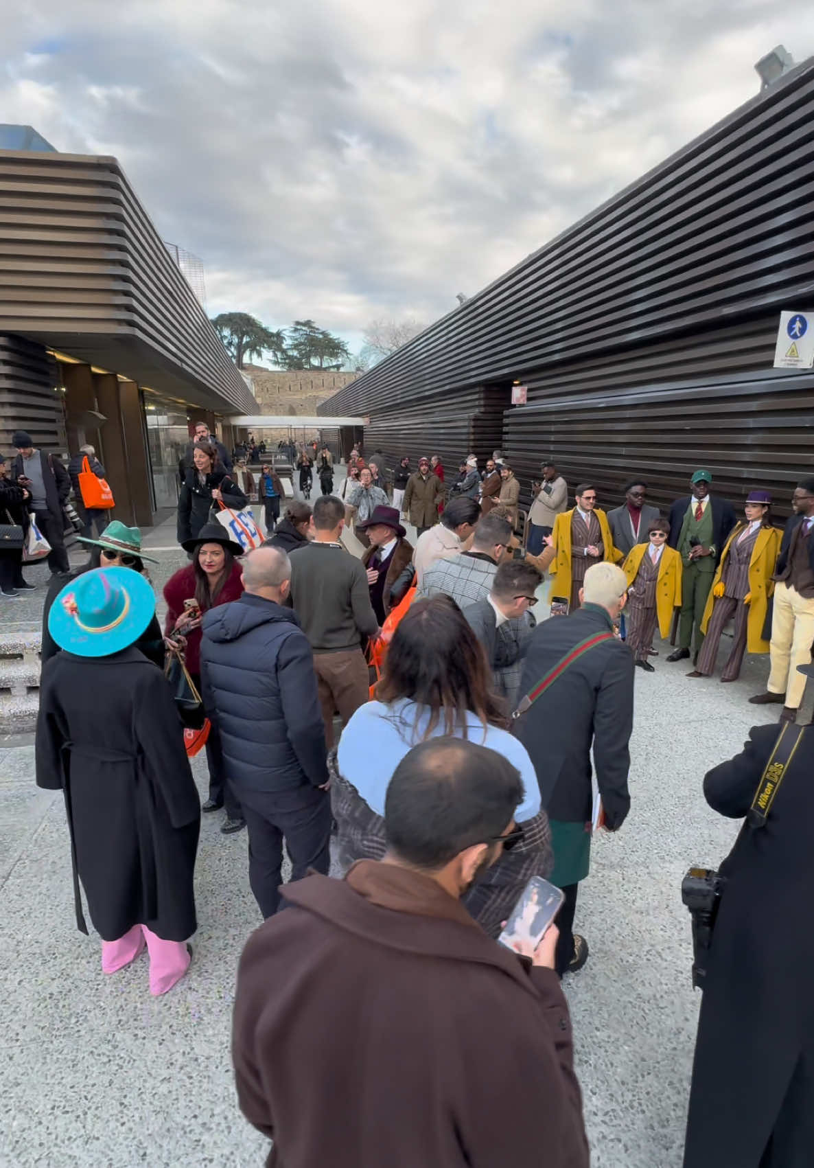 Pitti Uomo 🇮🇹  #pittiuomo #italy #moments #streetwear #StreetFashion #fashion #event #fyp #perte #parati 