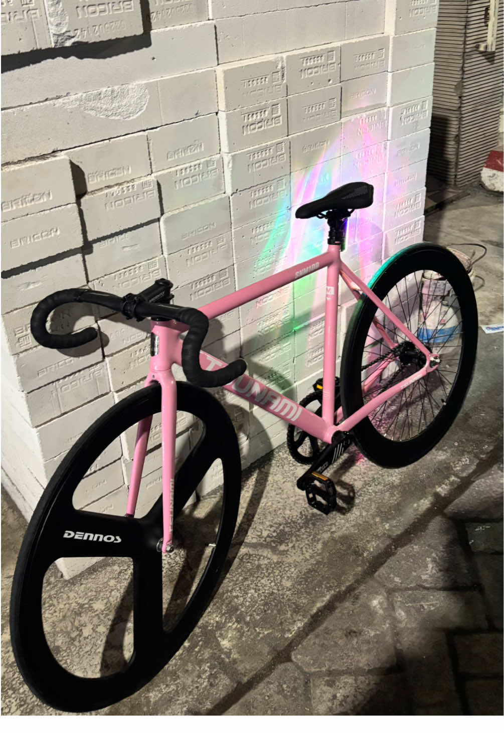 aduh gantengnya #fixiegearphillipines #fixietsunami #fixiebike tsunami pink #moots?? 