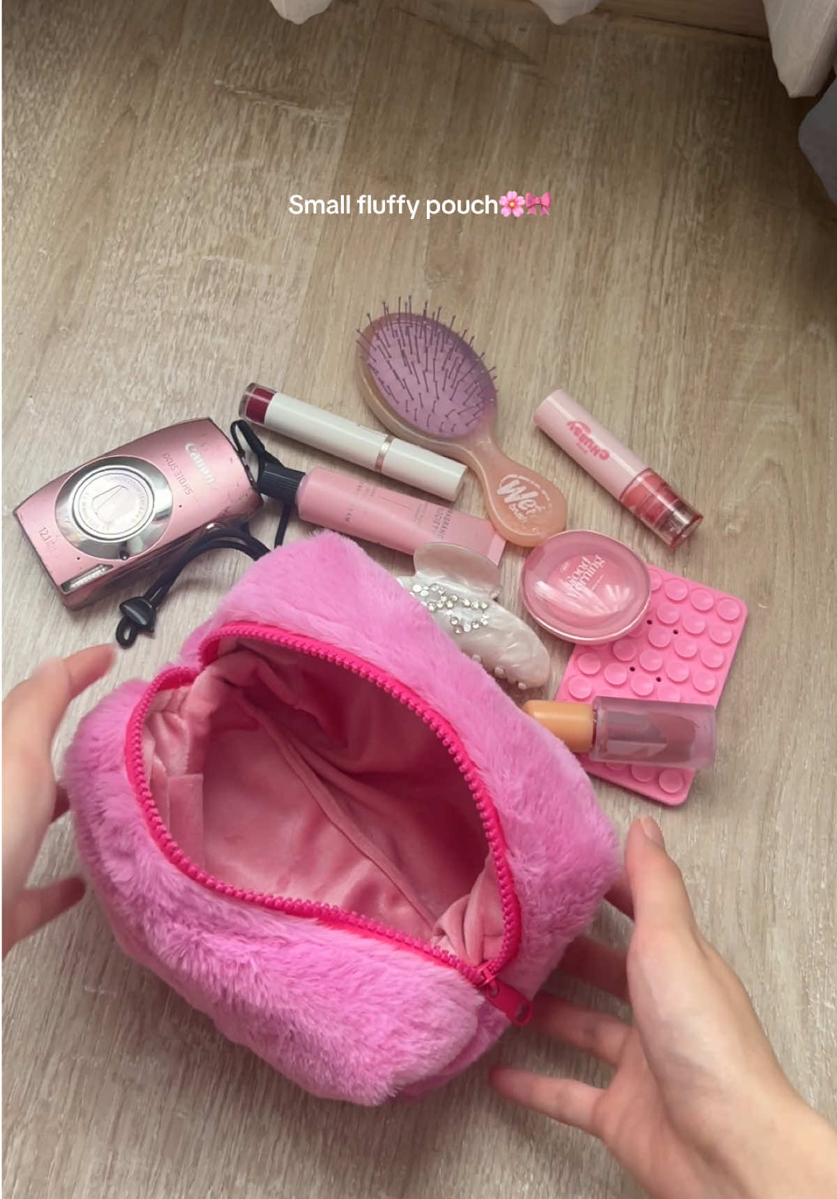 Small fluffy pouch🌸🎀 พิกัดในตะกร้าหน้าโปรไฟล์ #FluffyPouchBag #กระเป๋าเครื่องสำอาง #เธรด 