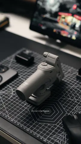 Gimbal handphone 3 axis yang bisa bikin kualitas konten naik kelas 🔥 #gimbal #gimbalhp #gimbalstabilizer #stabilizer #stabilizerhp #phonestabilizer #phonegimbal #cinematicmode #tripod #tripodhp #facetracking #autofacetracking #aesthetics #fyp #tnw 