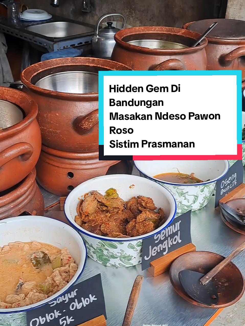 Rekomendasi Tempat Makan Yang Lokasinya Hidden gem banget di Bandungan. cuma Sekitar 100 meter dari alun2 /RTH Bandungan. PAWON ROSO BANDUNGAN. Lokasi tepat di bawah Hotel.Kusma.Bandungan. Jl.P Diponegoro, Km.0 Bandungan.  Citarasa Masakan Jawa, Yang harganya sangat terjangkau di kantong. tempatnya bersih dan parkirnya luas, PAWON ROSO BANDUNGAN Adalah Definisi Makan Murah Enak dan kenyang. #pawonroso #pawonrosobandungan #makandibandungan #kulinerbandungan #hiddengembandungan #warungprasmanandibandungan #kulinerviralbandungan. @pawonroso.bandungan 