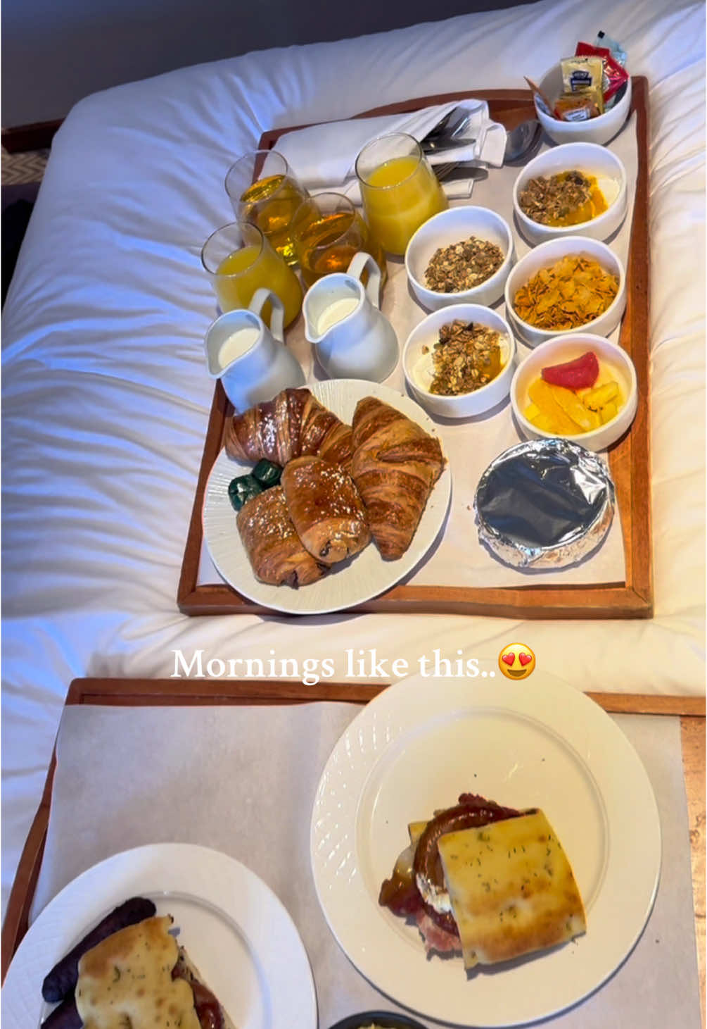 Breakfast in bed😍 #breakfastinbed #cottonspahotel #cottonshotel 